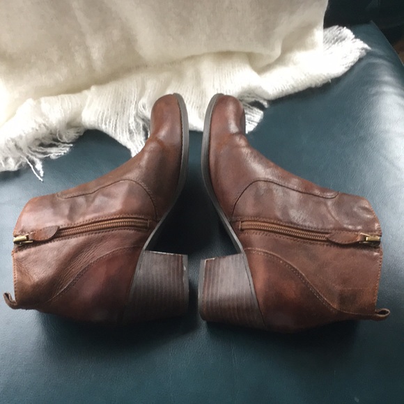 Franco Sarto Distressed Leather Heeled Bootie 8.5 - Picture 5 of 7